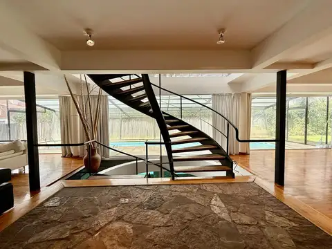 Casa en Alquiler con 1 cochera