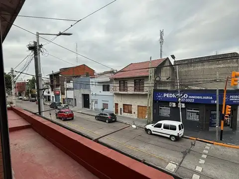 Centenario Uruguayo 200, Piso 1