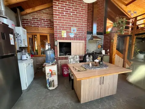 Casa 5 ambientes con 2 baños