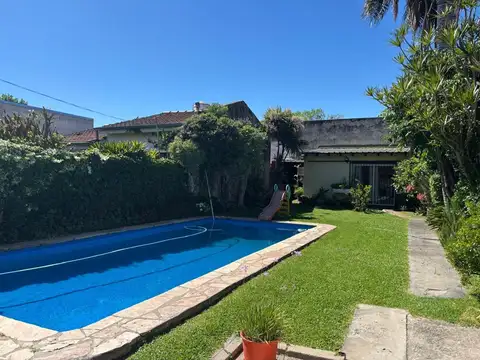 Imp casa VENTA 3 dorms, jardin pileta a mts de av rolon