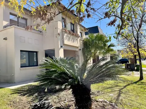 Av. de los Lagos 5800