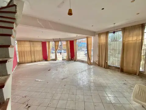 Local en alquiler de 100 mts - Solis  al 5000