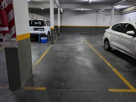 EXCLUSIVA COCHERA EN HOLMBERG ONE  ALTA DEMANDA , ESCITURA PROPIA