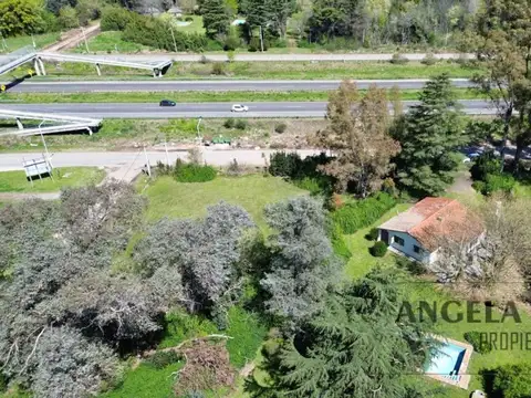 Casa en Colectora Norte, con categoría comercial.