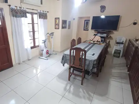 Casa 5 ambientes con 2 baños