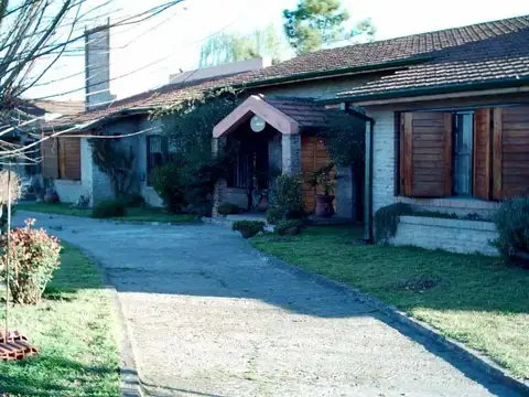 Excelente propiedad , acceso por dos calles