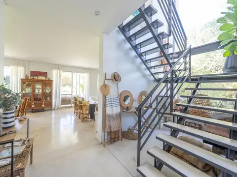 Casa en Venta con 4 cocheras