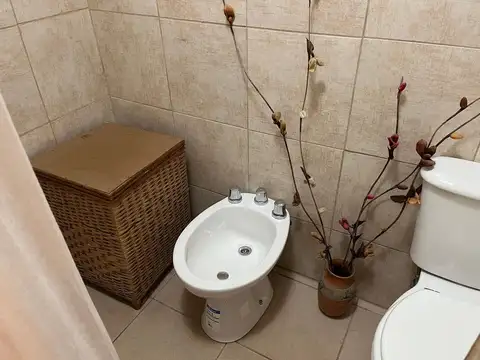 Casa 6 ambientes con 1 baño