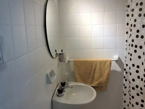 Vivienda al frente con espacio libre al fondo propio