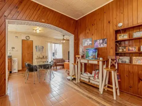 Casa en Venta con 2 cocheras