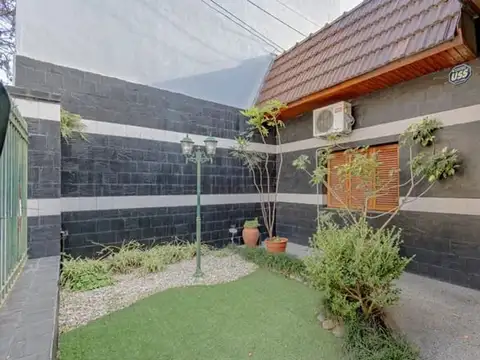 VENTA CASA 4 AMB VILLA PUEYRREDON  CON JARDIN