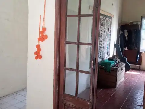 Casa  en venta  tres dormitorios  1.6 has. Abasto