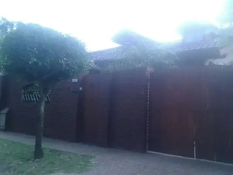 CHALET EN VENTA MUY BUEN ESTADO ITUZAINGO NORTE