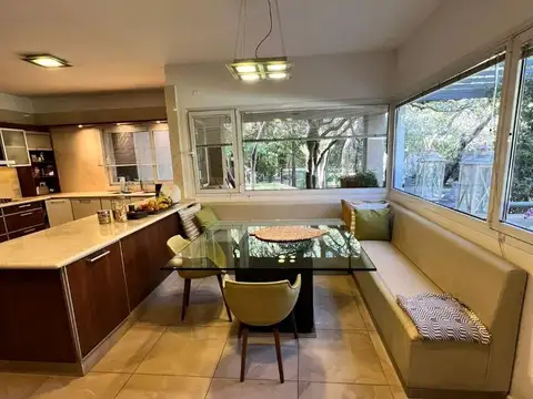 Casa 6 ambientes con 5 baños