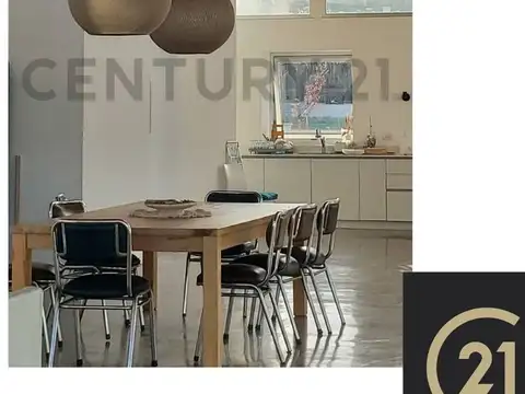 Casa 4 ambientes con 2 baños