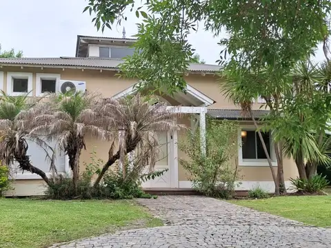 CASA EN VENTA EN BARRIO SEPTIEMBRE A REFACCIONAR