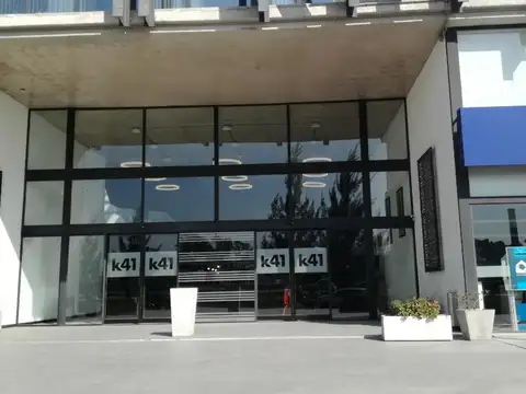 Oficina 80m2 a estrenar en Polo Empresarial con cochera cubierta