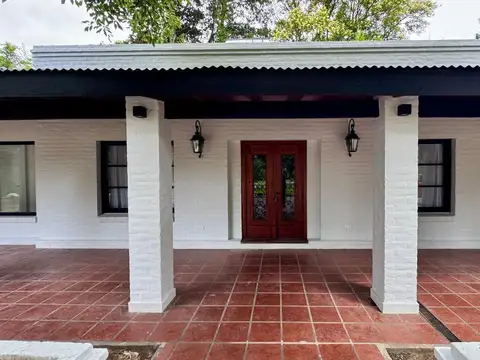 Casa 5 ambientes con 4 baños