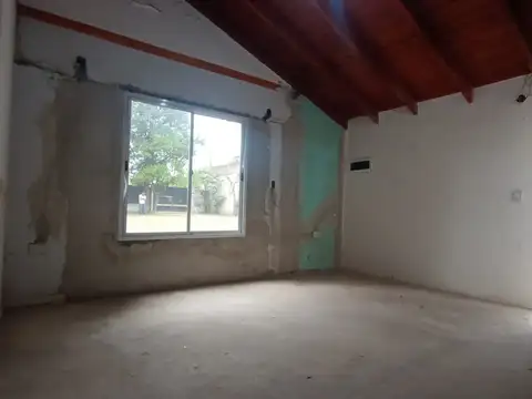 SE VENDE CASA EN MONTE GRANDE DE TRES AMBIENTES, DOS DORMITORIOS ESCUCHA OFERTAS! - FICHA 9730