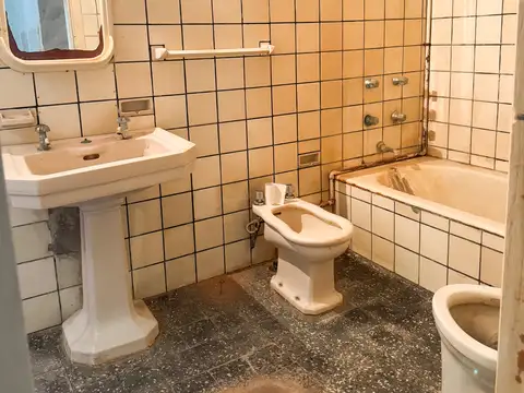 Casa en Venta con 3 cocheras