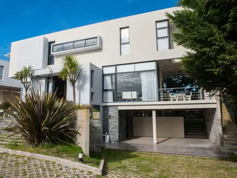 En Cariló! | Avutarda a pasos del mar!