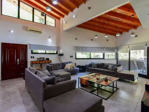 Casa 5 dormitorios en venta, Los Naranjos, piscina