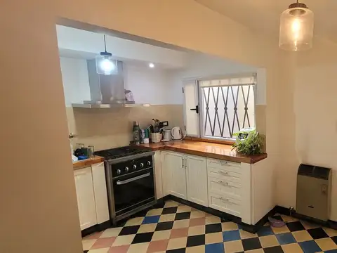 Hector G. Flores 600