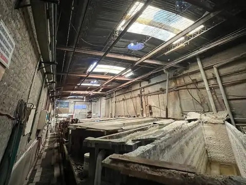 Galpón con Entrada Independiente en Zona Fabril de Jose Leon Suarez JT