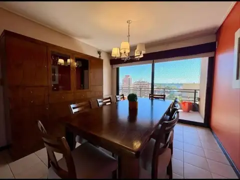 Departamento en Venta con 3 cocheras