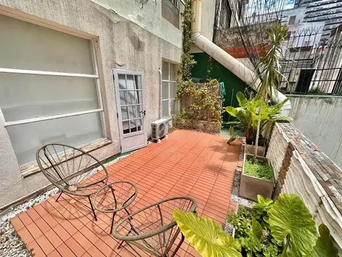 Venta oficina con balcon terraza! Refaccionada