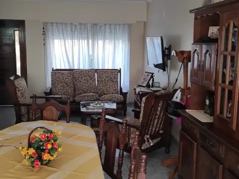 Casa 5 ambientes con 1 baño