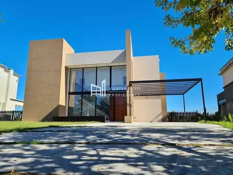 Casa en Venta en El Canton, USD 290.000