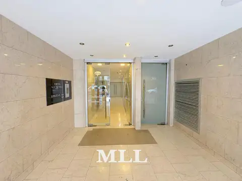 Libertad y Paraguay. 2 Ambientes con cochera fija y vig. 24 hs.