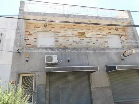 Casa en 2 plantas con local comercial