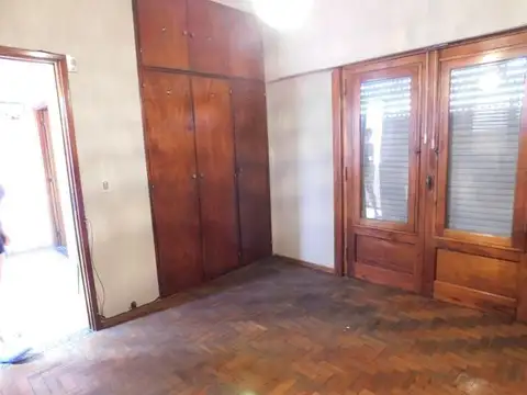 Casa en 2 plantas con local comercial