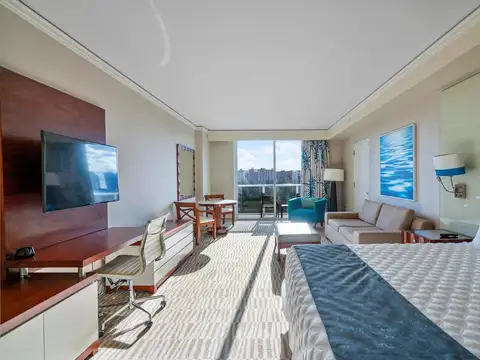 Sunny Isles Miami, Trump International