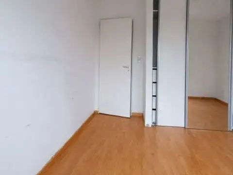 DEPARTAMENTO DE FRENTE CON BALCON CORRIDO