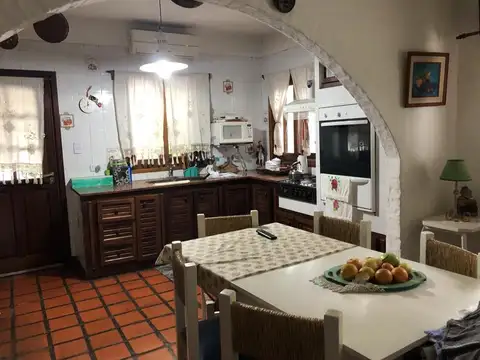 Excelente casa en Los ombues al 300 - Matheu