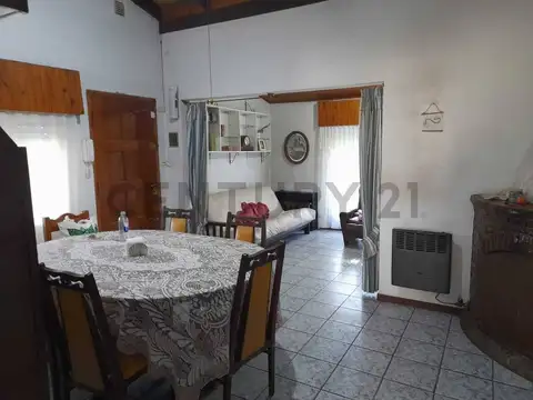 VENTA CASA CON PILETA