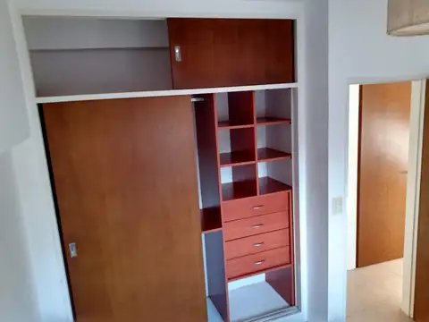 DEPARTAMENTO 4 AMBIENTES CON COCHERA. EDIFICIO CON PARRILLA, SUM Y ESPACIO A CIELO ABIERTO