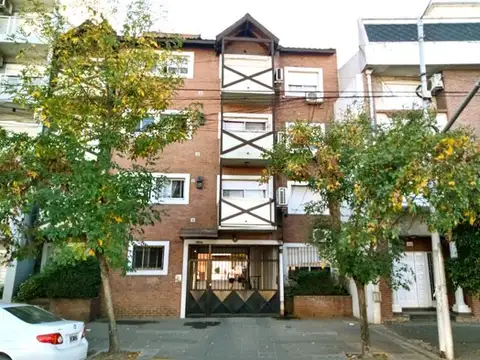 DEPARTAMENTO 4 AMBIENTES CON COCHERA. EDIFICIO CON PARRILLA, SUM Y ESPACIO A CIELO ABIERTO