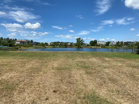 Lote a la laguna en venta San matias Area 5
