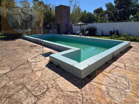 Casa 4 ambientes con 2 baños