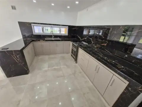 Casa 5 ambientes con 3 baños