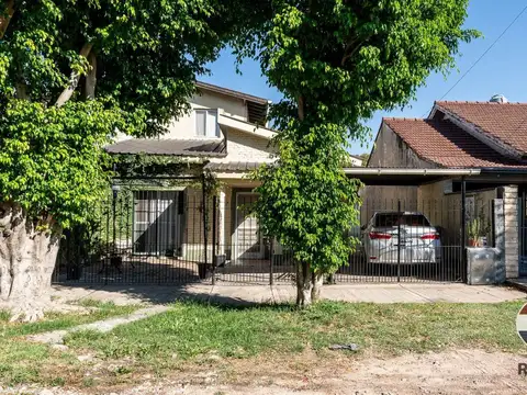 VENTA CASA FLORENCIO VARELA-PATIO-PARRILLA-GALPÓN