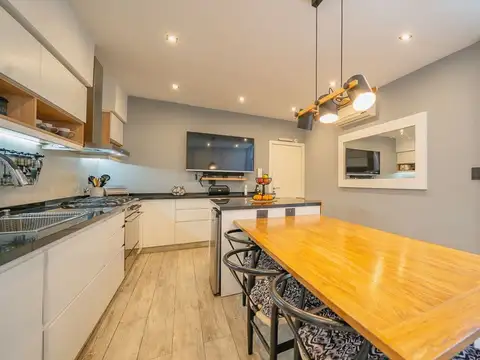 VENTA CASA DE 5 AMBIENTES EN VILLA SARMIENTO