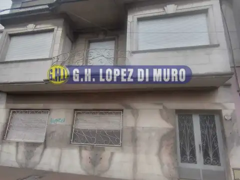 DEPARTAMENTO 3 AMBIENTES EN 2° PISO POR ESCALERA CON PATIO Y PATIO-TERRAZA CON PARRILLA