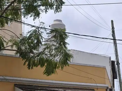 VENTA LOCAL CON TERRAZA EN VILLA SARMIENTO!