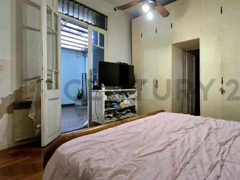 VENTA CASA SOBRE LOTE PROPIO 4 AMBIENTES CON PISCINA Y GARAJE - PERMUTA - VILLA LURO