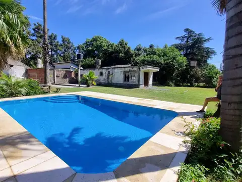 Quinta  en venta con piscina parque- Moreno